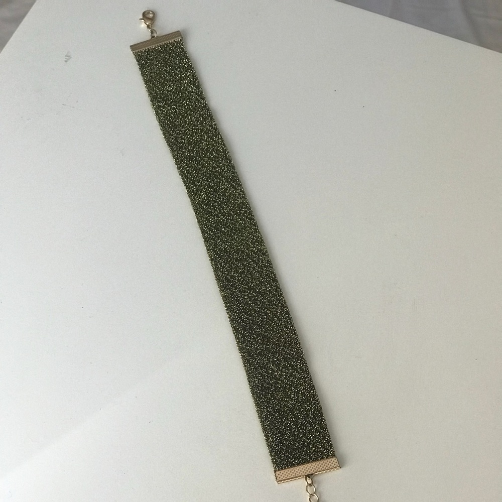 Gold chocker